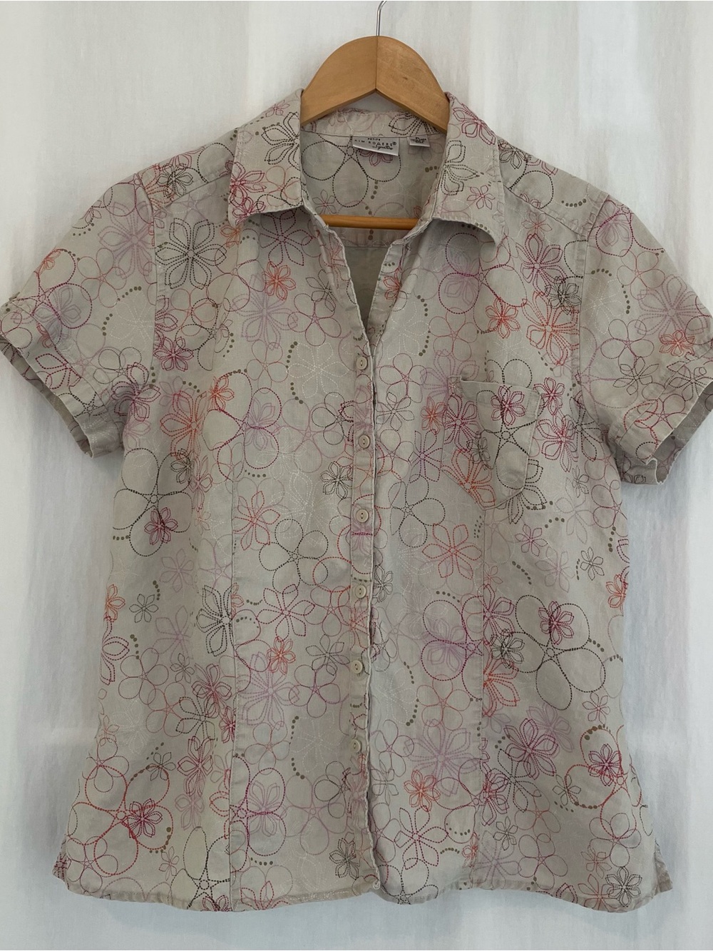 Linen Short-Sleeve Floral Button-Down Shirt in Beige, Pink